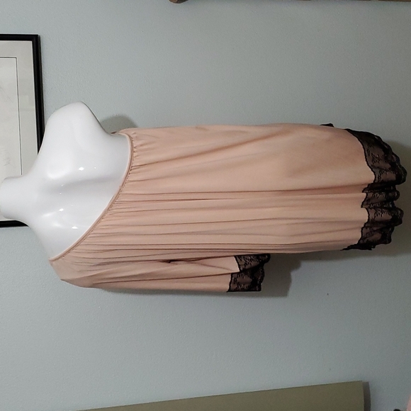 FOREVER 21 Creamy Peach Asymmetrical Stretchy Tunic Dress w/Blk Lace-EUC-Sz SP - Picture 7 of 17